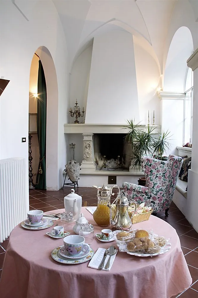 לינה וארוחת בוקר לצ'ה Antica Villa La Viola, Suite With Private Pool