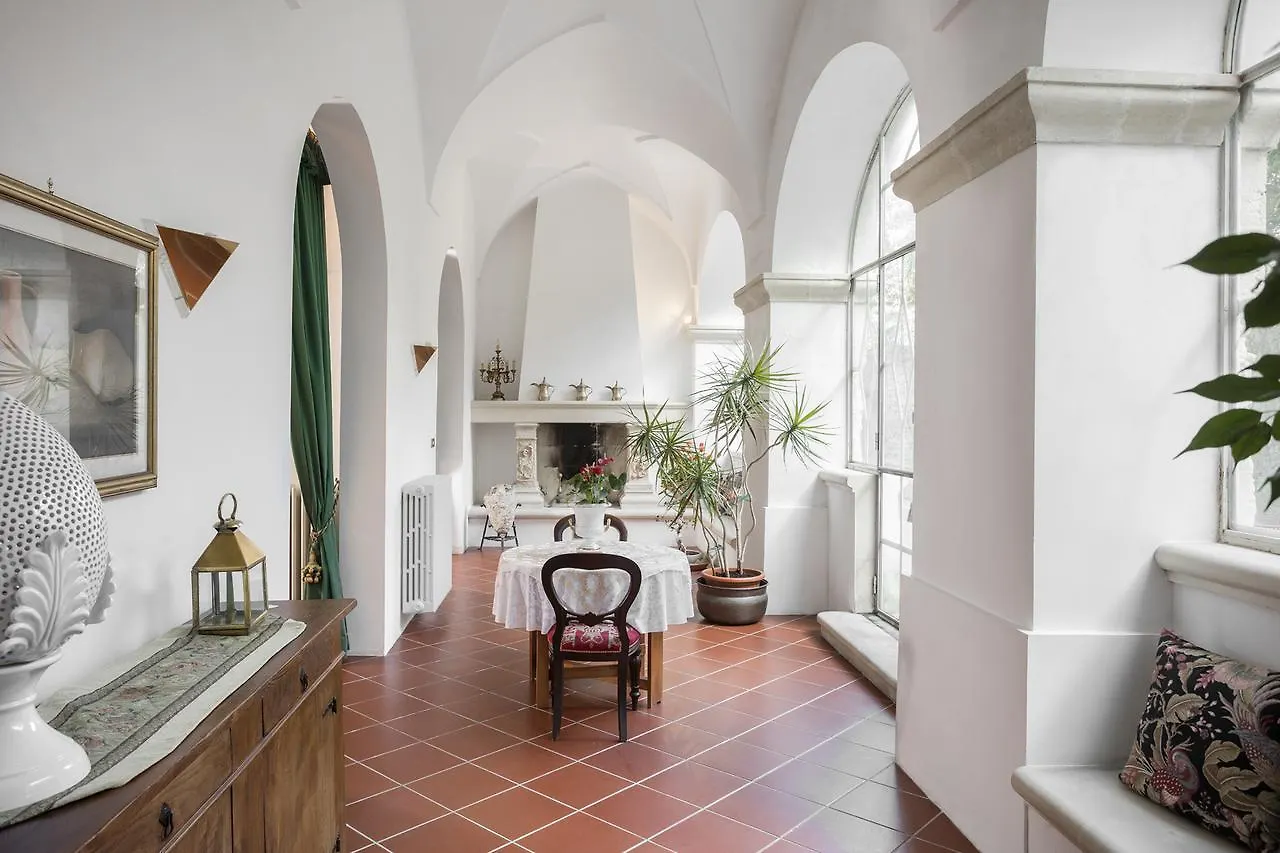 *** לינה וארוחת בוקר לצ'ה Antica Villa La Viola, Suite With Private Pool איטליה